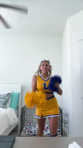 💙𝐆𝐚𝐦𝐞 𝐃𝐚𝐲💛#gametime #footballszn #cheerleading #cheerleadersoftiktok 