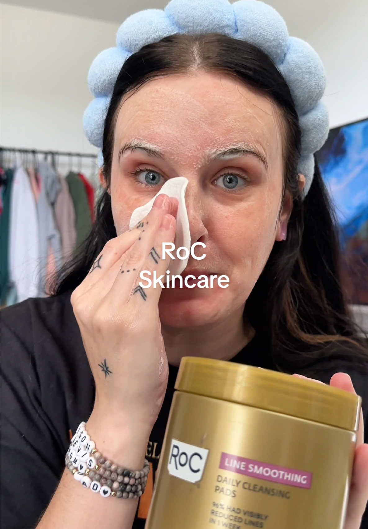 These have been a fav of mine the last month or so! Smoothes, cleanses & has anti aging results! @RoC Skincare #rocskincare #roclinesmoothing #linesmoothingcleansingpads #antiagingskincare #tiktokshopcreatorpicks 
