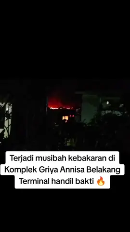 SELASA 09-092025. TERJADI MUSIBAH KEBAKARAN DI KOMPLEK GRIYA ANNISA BELAKANG TERMINAL HANDIL BAKTI.  Terima kasih yang sudah baca dan nonton videonya, bilamana ada informasi yg keliru mohon di koreksi atau tambahkan di kolom komentar bawah👇.  follow akun tiktok ulun bantu like dan share, Terima kasih.  #fyp #viral #kebakaran #pemadamkebakaran #handilbakti 