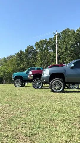Still had one of the smallest trucks at LTN even clearing 16 wides and spacers #ltn2025 #liftedtrucknationals #3linksuspension #ltn #airbags 