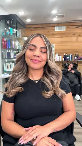 Antes y desde, si deseas una cita escríbeme la información está en mi perfil @Jessi Bella #hairstylist #hairstyles #hair #haircolor 