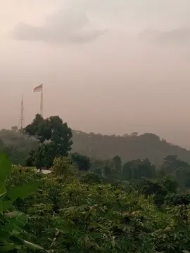 setelah sekian lama ga ng'drakor.. .. . akhirnya jatuh hati sm satu judul drama ini...melintasi WAKTU. #bonappetittyourmajesty