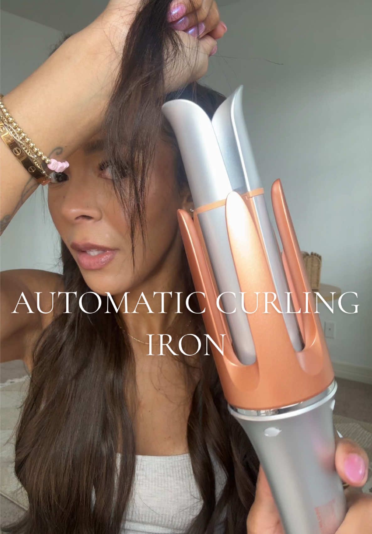 This automatic curling iron does ALL the work for you 👏 Anti-scald, anti-tangle, and perfect curls every time ✨ @SHEGLAM #curlingiron #curlinghairtutorial #hottools #automaticcurler 