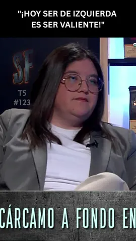 💬 ¿QUÉ TE PARECE? Valeria #Cárcamo reflexiona sobre lo que significa militar en la izquierda en la actualidad, destacando la valentía que implica. Afirma que esa convicción también guía la forma en que enfrenta la vida, y lo ejemplifica con su postura frente al #CAE: “Cuando hablo de eso me dicen comunista, sin serlo”. #SinFiltros #SinFiltrostv #Sinfiltros_tv #ValeriaCárcamo #IzquierdaChile #MilitanciaPolítica #CAE #SerValiente #JuventudComprometida #EducaciónGratuita #PolíticaChilena #ConviccionesFuertes