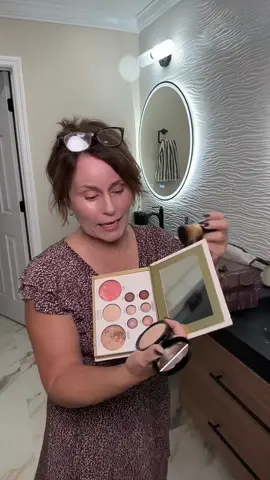 Mature askin makeup bundle Tisa an Dreams Pallette by Laura Geller #lauragellerbeauty #matureskinmakeup #makeupover40 #makeupover50 #agelessbeauty 