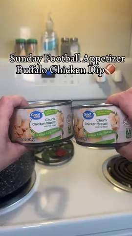 Don’t sleep on canned chicken for this! I know it sounds nasty but seriously it is so goood and makes it so easy! #CapCut #sundayfootball  #gamedayfood #chickendip 