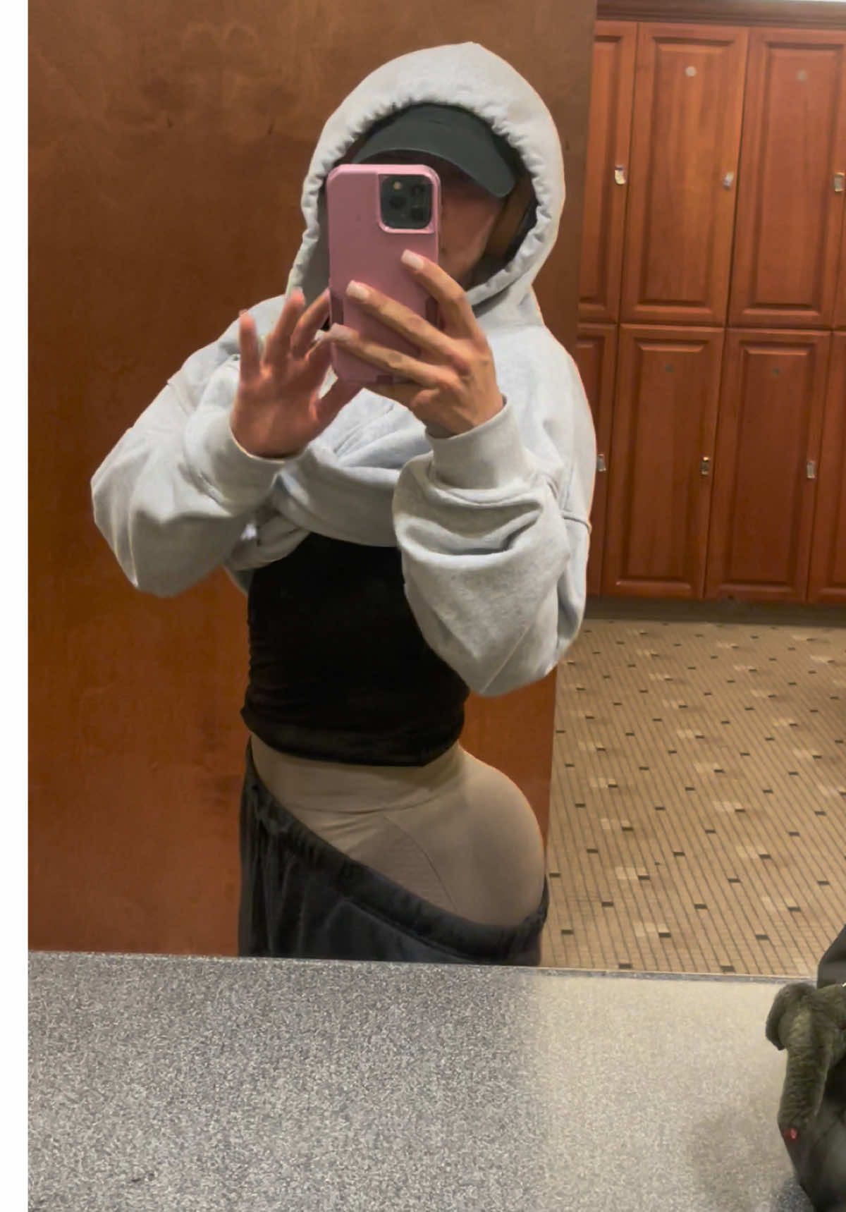 Ama get back to posting my work outs soon…. It’s just this phone storage is full and no matter what I do and how much I erase, doesn’t seem to help… 🥲 #glutes 