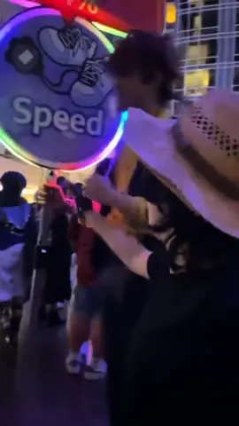 MORE VIDEOS OF MY SPEED TRAINING SIGN AT OTAKON !!! many people were asking if its actually random on each side and yes it is #umamusume #cosplay #trainer #otakon #umamusumeprettyderby 