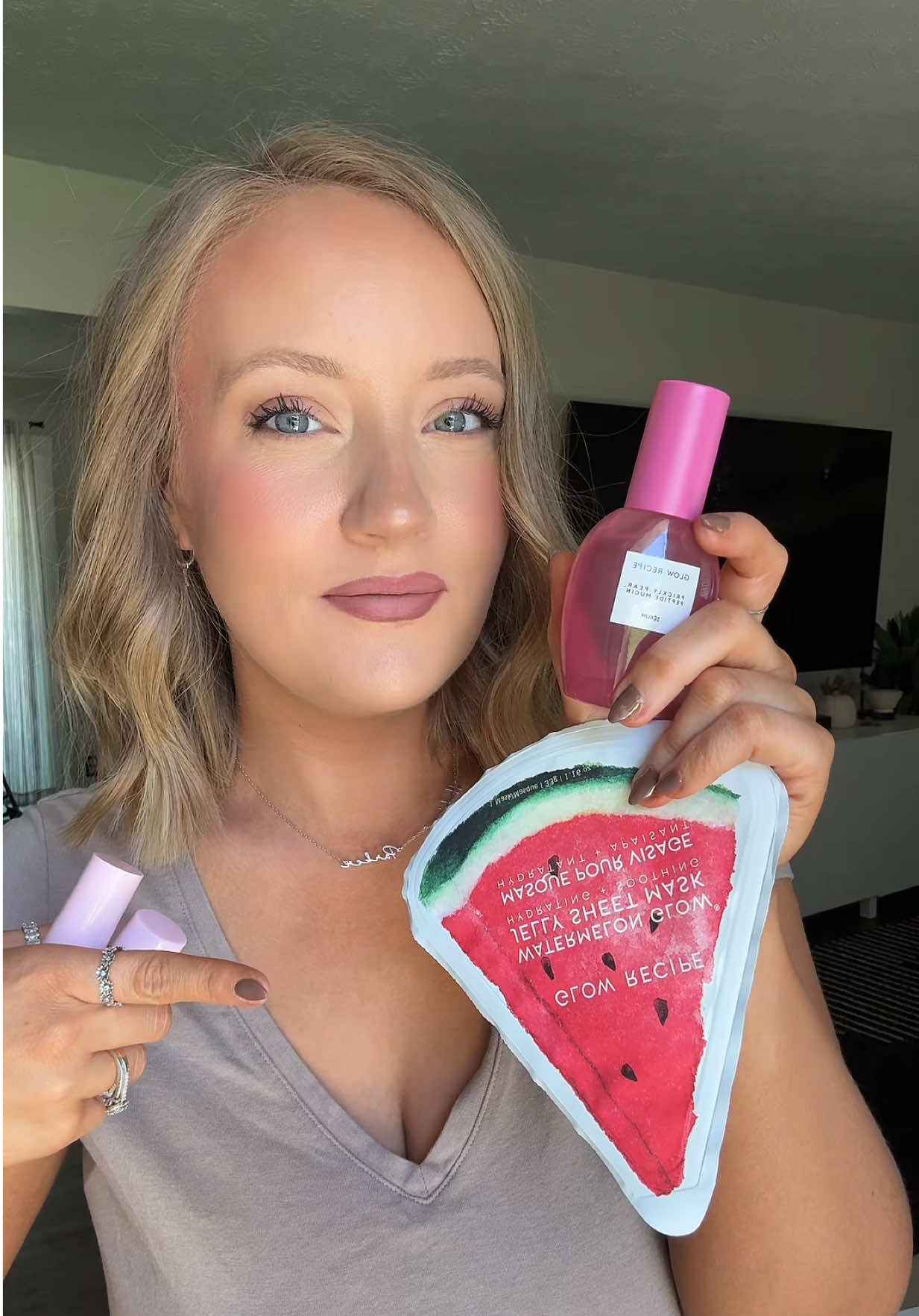 the gifts are a watermelon jelly sheet mask, watermelon glow moisturizer + toner 🍉 #glowrecipe #skincare #glasskin #glowyskin #glowrecipewatermelonglow @Glow Recipe 