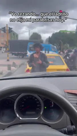Malabares: nivel calle y amenaza , Yo solo quería estacionarme… no jugar ruleta rusa con ladrillos. 😮‍💨 #cosasquesolomepasanami #fortuner #bogota 