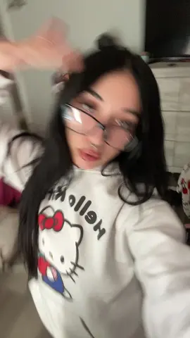 look into his 👁️ 👄 👁️ 