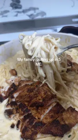 Alfredo with linguine will do it every time! #chickenalfredo 