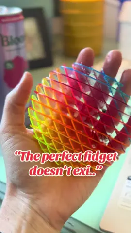It’s quiet, flexible, durable, mesmerizing, all the things! It’s my students’ new favorite! 😍 #Teachers #mrsarensberg #fidget #sel #neurodivergent 