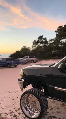 #incjwetrust👑 #yukon #squatttedtrucks🤢 #bubbatruck🌾 #gmc 