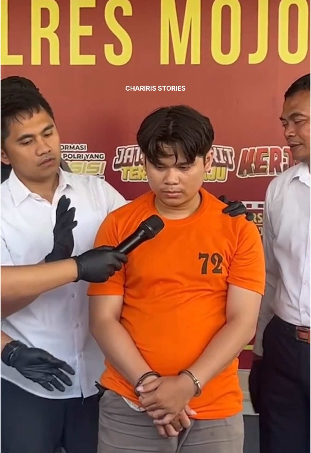 (Part 6) Pengakuan Tersangka.  Konferensi pers ungkap kasus sang mantan jagal. Kronologi penemuan bagian-bagian jasad korban Tiara Angelina Saraswati, 25, asal Desa Made, Kecamatan/Kabupaten Lamongan di jurang kawasan Desa/Kecamatan Pacet, Kabupaten Mojokerto.  Polisi turut menghadirkan tersangka tunggal Alvi Maulana, 24, warga Desa Aek Paing, Kecamatan Ranti Utara, Labuhan Batu, Sumatera Utara berikut barang bukti.  Narasumber: Tersangka Alvi  #peristiwa #pacet #jagal #tiara #Alviral #polisi #mojokerto #viral #trending #charirisstories