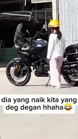 hiburan dlu guys..botol yakult naik motor #videolucu#fyp