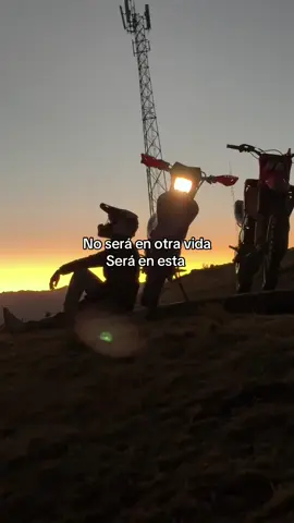 VIDA ES UNA 🖤  #vida #sueños #amorpropio #atardecer #motocross 