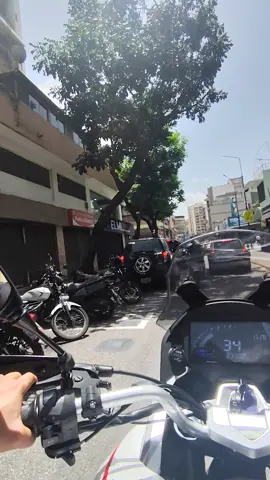 Por las #calles de #chacao #caracas #venezuela🇻🇪, en la #consentida 🏍️