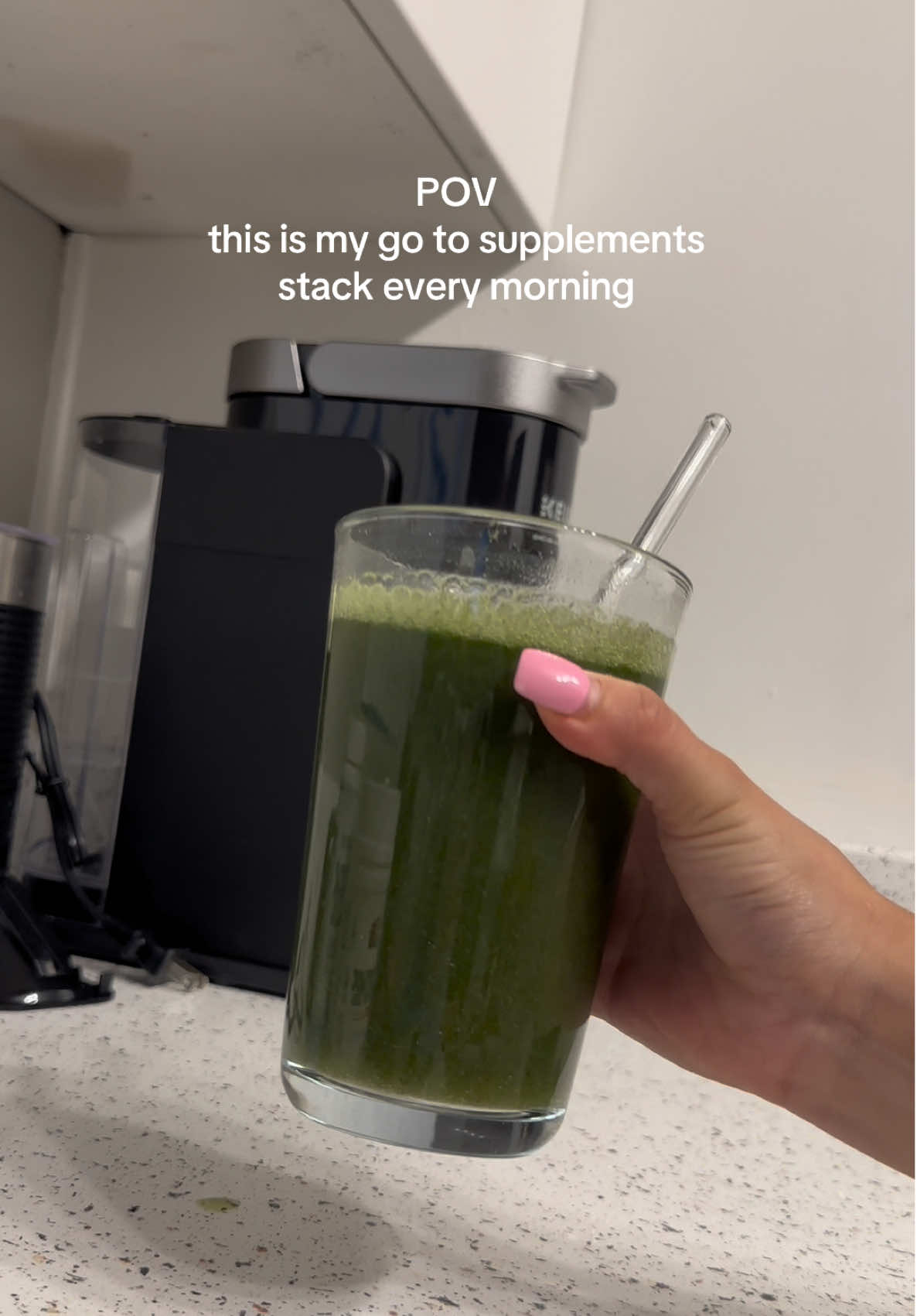 My stack every morning without fail💚your sign to take your greens babes! #gym #gymgirl #gymsupplements #oxygreens #gymmotivation 