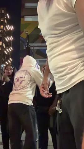 Yooo we jus drawleddd😂🔥🔥🔥 @SV. @Whodatk41 @theyluvk3y @Ohheyyits.Jn @Kha Casey @xxxyallfavgg @𝓐  #fyp #viral #bonnetboyv0n #tanging #philly #chipotle #dance #battle 