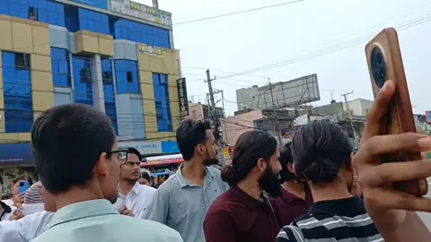 सबै जना सजक भयर आन्दोलनमा जाऔ तर कसैले घुसपैठ नगरिदिनुहोला  कसैले पनि सक्ति नदेखाउ अब टिक्ने तरिकाले आन्दोलन अगि बढाउ 
