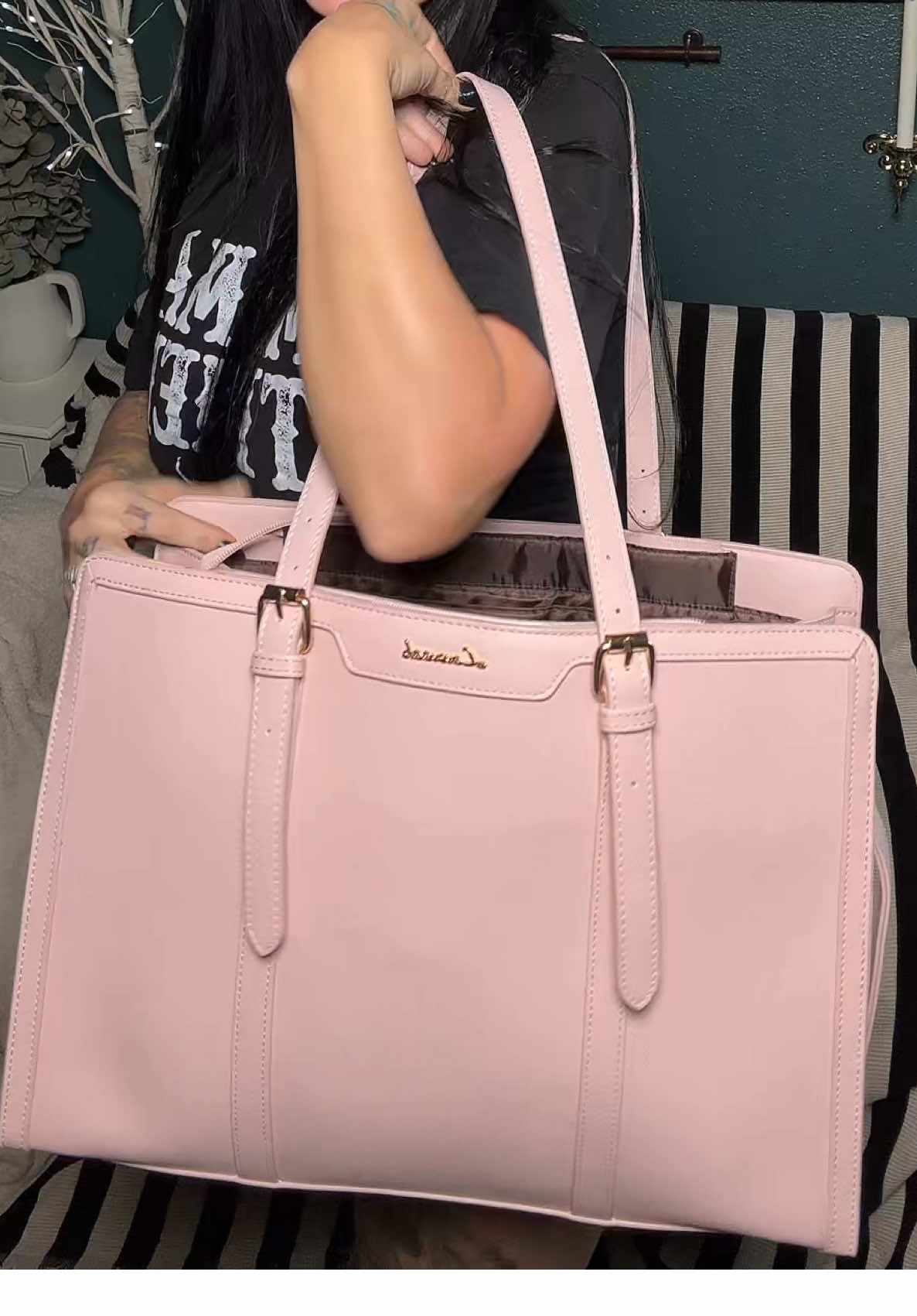 @Lovevook Bags #lovevook #laptopbag #diaperbag #purse #pinkpurse 