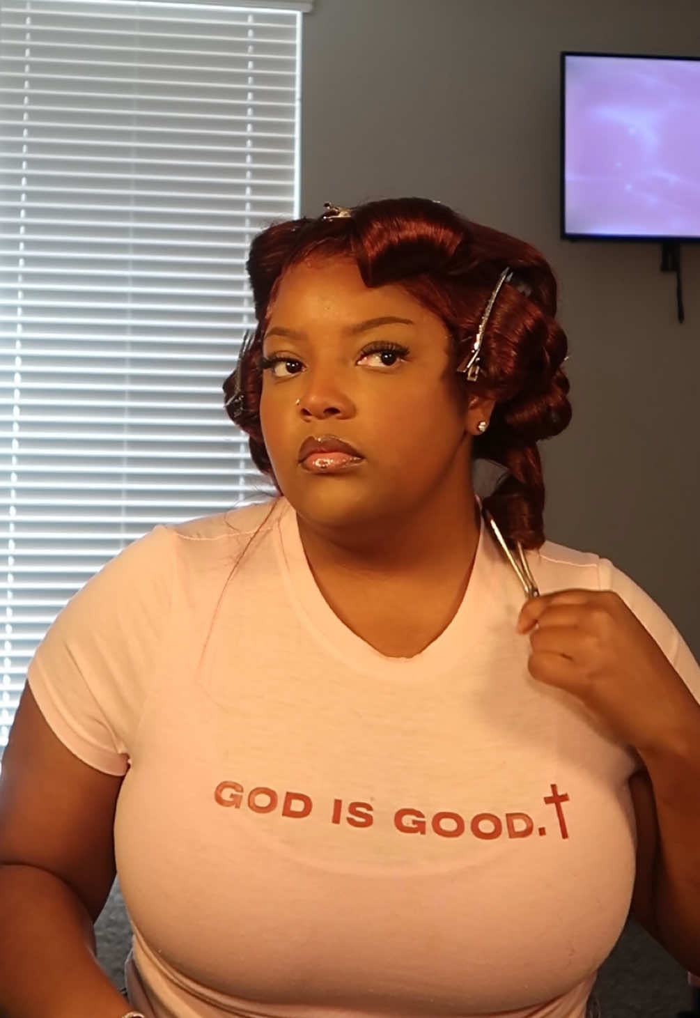 Re-installed an old wig . Had to trust the process 😭🥰🧚🏾‍♀️#wiginstall #wiginfluencer #foryourpage #lacefrontwig #redwig 