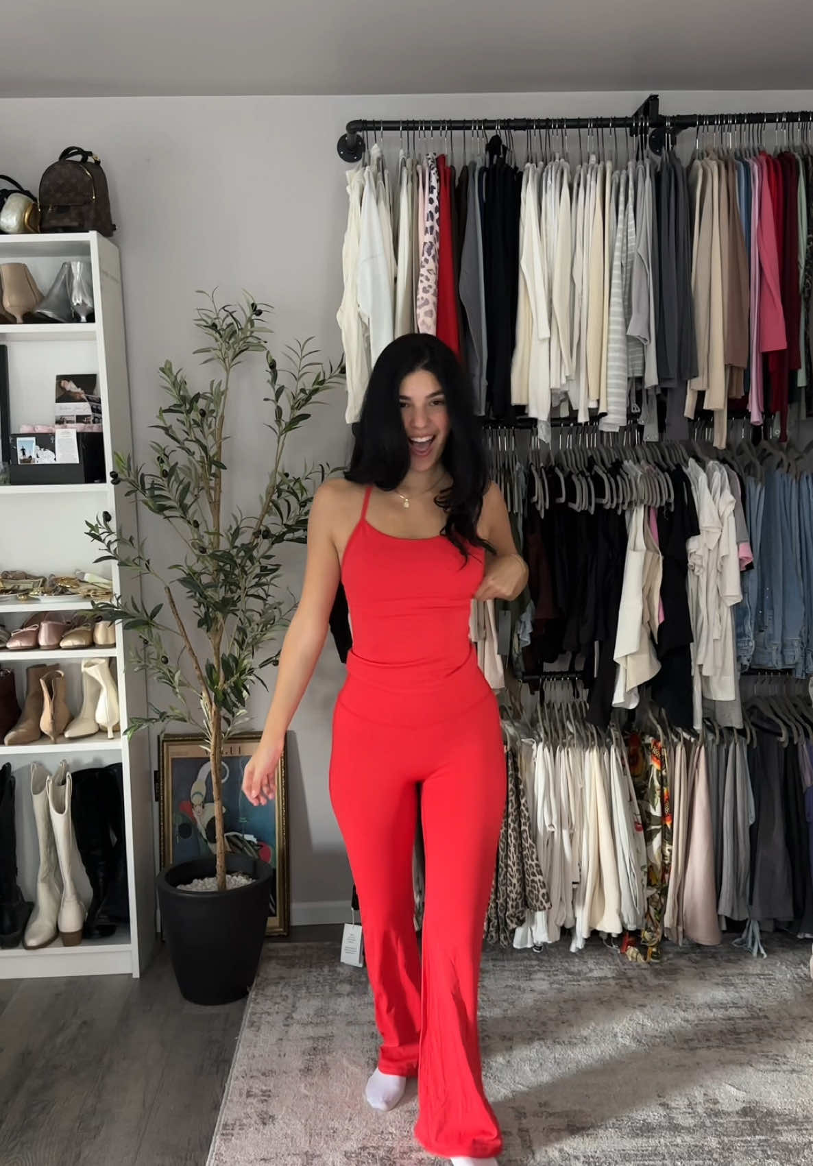 NAUR BC THE REDDDDDD ughh @OMKAGI  . . . . #fyp #foryoupage #outfitinspo #virtualstylist #fashiontiktok #amazonsets #pilatesoutfit 