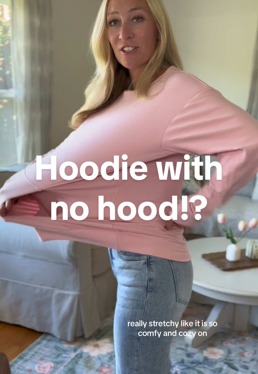 Give me allllll the colors in this sweatshirt! Perfect one to lounge around the house in! ✨ #hoodlesshoodie #hoodie #sweatshirt #tiktokshopcreatorpicks #fallstyle 
