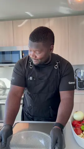 A bit of oxtail in my lasagna for dinner tonight… And I topped it with the oxtail bone 😫 🤤