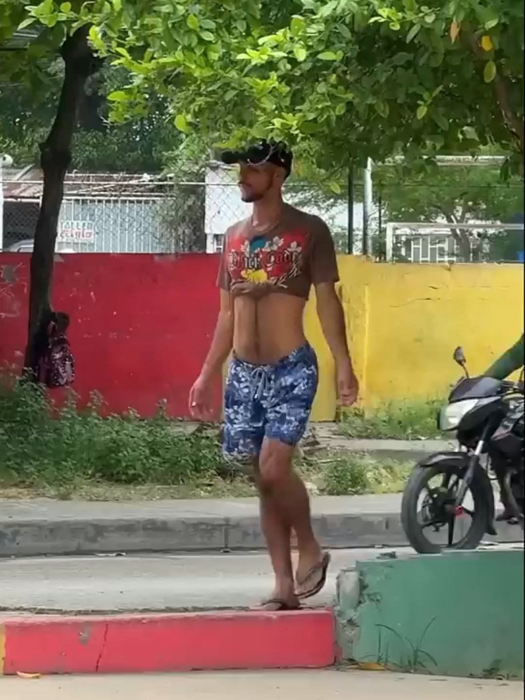 fake dog sound #prank #prankvideo #funnyvideo #funnyprank #funny