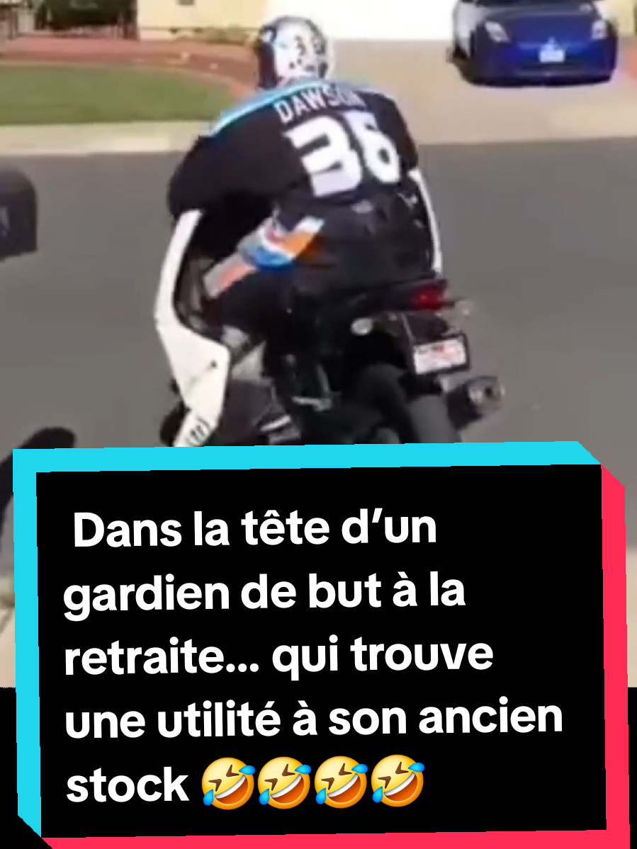 🎬 Dans la tête d’un gardien de but à la retraite… qui trouve une utilité à son ancien stock 🤣 Bon, j’ai pris ma retraite.   J’garde plus les buts, j’garde mon stock.   Pis là je me dis : “Qu’est-ce que je fais avec tout ça ?”   “Le vendre ? Ben non. Qui va jouer avec ça ? Mange la marde.” Pis là j’ai une idée.   Je pars en moto.   Mais pas en jeans pis en cuir comme tout le monde.   Non non.   Moi j’me mets mon plastron, mes jambières, mon bloqueur, mon gant…   Pis je roule. Dans ma tête, c’est clair :   “Si je penche dans un virage, mes pattes vont frotter, mais je suis protégé.”   “Si je pogne une débarque, j’suis blindé comme un tank.”   “Pis en plus, j’ai l’air d’un gars qui a jamais lâché le hockey.” Je passe devant les chars, les gens me regardent.   Pis moi je me dis :   “C’est pas juste un tour de moto, c’est un hommage à ma carrière.”   “Pis c’est ben plus utile que de laisser ça dans le sous-sol.” 🧨 CATACLE   Quand tu transformes ton stock de gardien en armure de motard… t’as pas juste pris ta retraite, t’as inventé le hockey de route. #GardienRetraité   #MotoDePlastron   #CapsuleHockey   #ProtectionMaximale   #philthepoete 