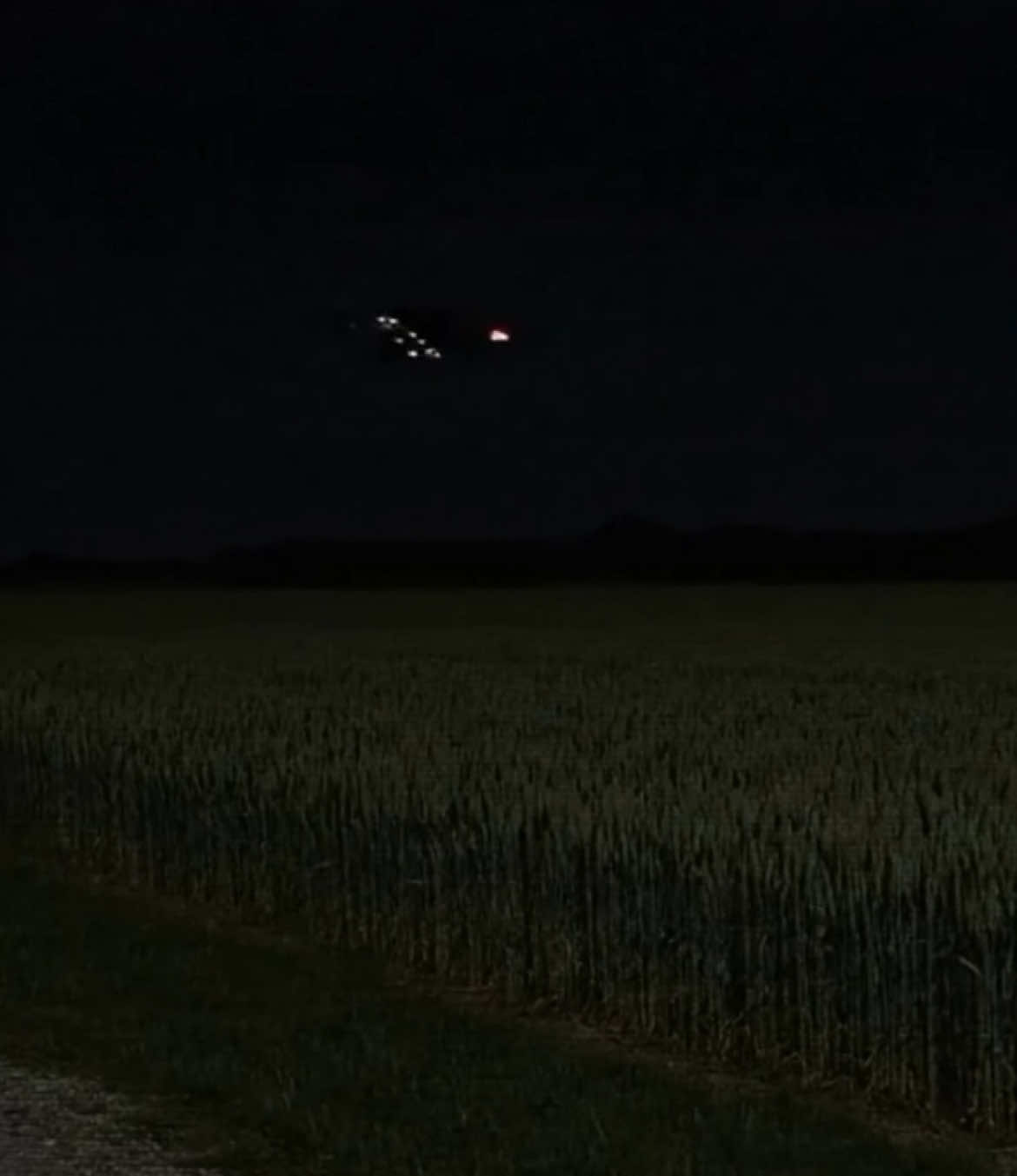 I didn’t even see it until I the footage… What kind of craft moves like that? That a military craft? #ufo #viralvideo #drone #paranormal #scary 