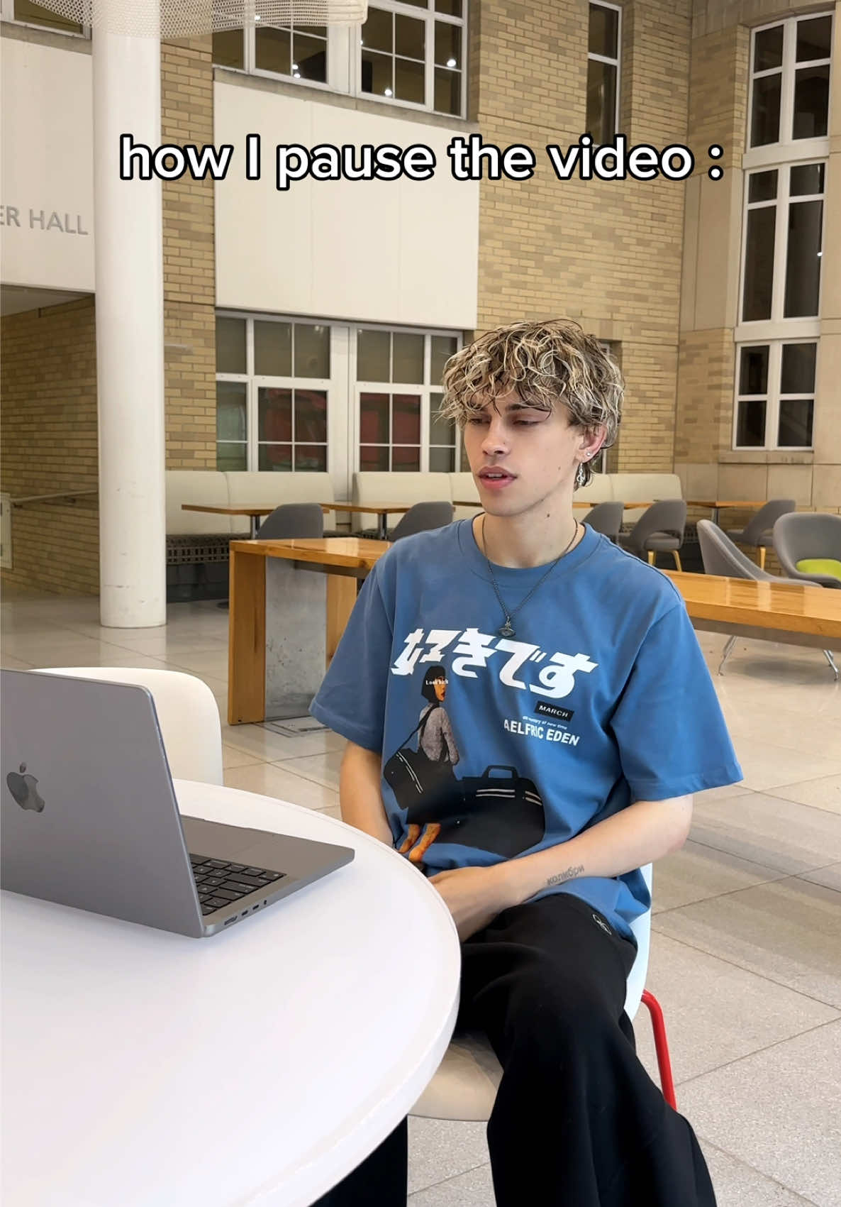 How do you pause the video ?! 🤔