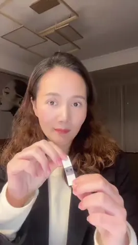 Say goodbye to expensive treatments! Lift & tighten instantly in just 1 second — smoother skin, reduced wrinkles, and a V-shaped face effect! The transparent, invisible design is hidden perfectly under makeup, boosting your confidence anytime. 🔥 Direct from the factory, wholesale suppliers, and bulk orders welcome! #facelifttape  #vfacehack #vshapeface  #beautytools #InstantLift  #invisiblelift #beautybloggerapproved #beautymusthave #instanttightening #wholesalesuppliers  #OEMODM #yumebeauty #yumebeautyofficial #yumebeautypro 