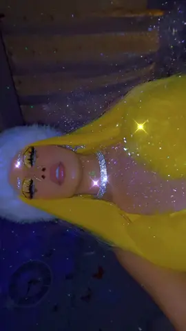 Tu favorito 💛🌙✨️ @Pestañuz y más 💛🫶🏽✨️ #makeupartist #glittermakeup #dreammakeup #BabyDiamond 
