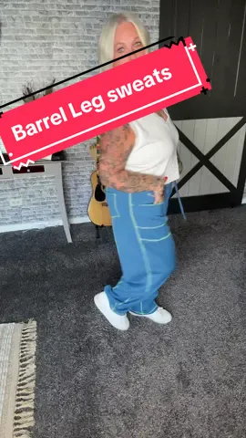 Barrel legged sweat pants 👖 #fallfashion #falldealsforyou #sweaterweather #fashiontiktok #fyp @YeeZaa 