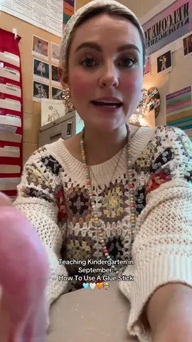 New series!!!! 🚨🚨🚨 Teaching Kindergarten in September: How to use a glue stick 🩵🤍🧡 Going to try to make a few of these videos for every month!!  Sight word videos will be back in October🧡 #teacher #teachertok #kindergartenteacher #teacherlife #kindergarten 