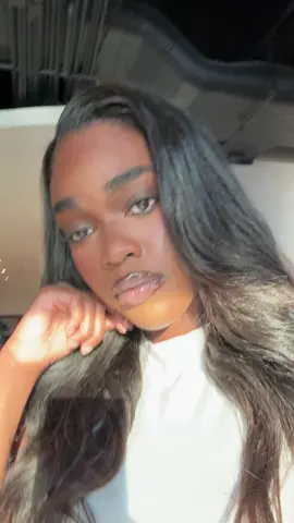 Yeaaaa I’m recreating this look tomorrow! It’s giving walking filterrrrr 