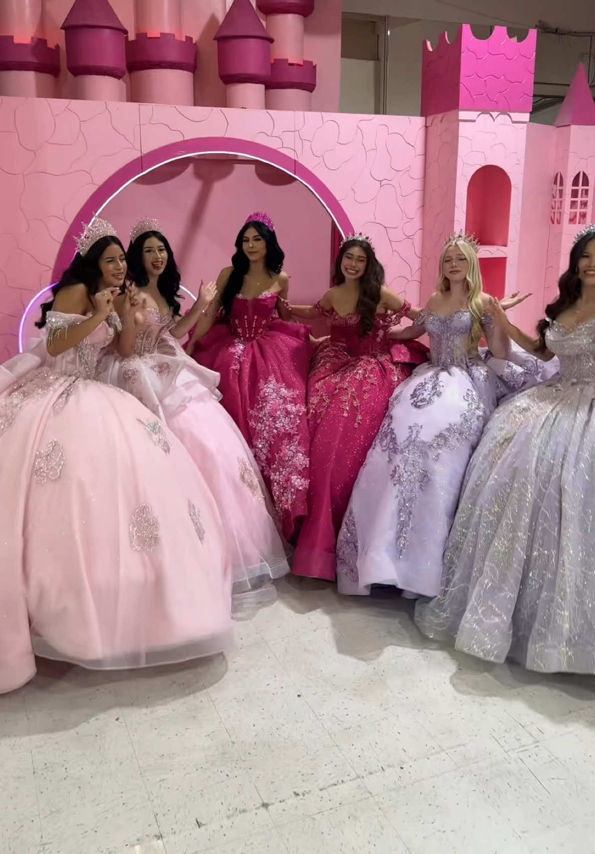 She’s just a baby🥺🩷 #Moda2000 #quince #quinceañera #dresses #xvaños 