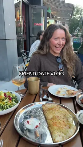 Just 2 girls from the Chicago suburbs reconnecting thanks to tt lolol #nycvlog #williamsburg #femalefriendships 