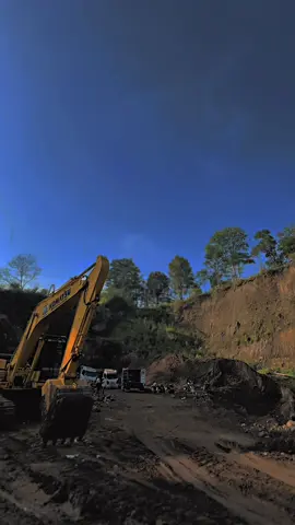 Masih seputar dunia per-pasiran🙌 #mandiraabadi #truck #dumptruk #drivermuda #tambangpasirmerapi 