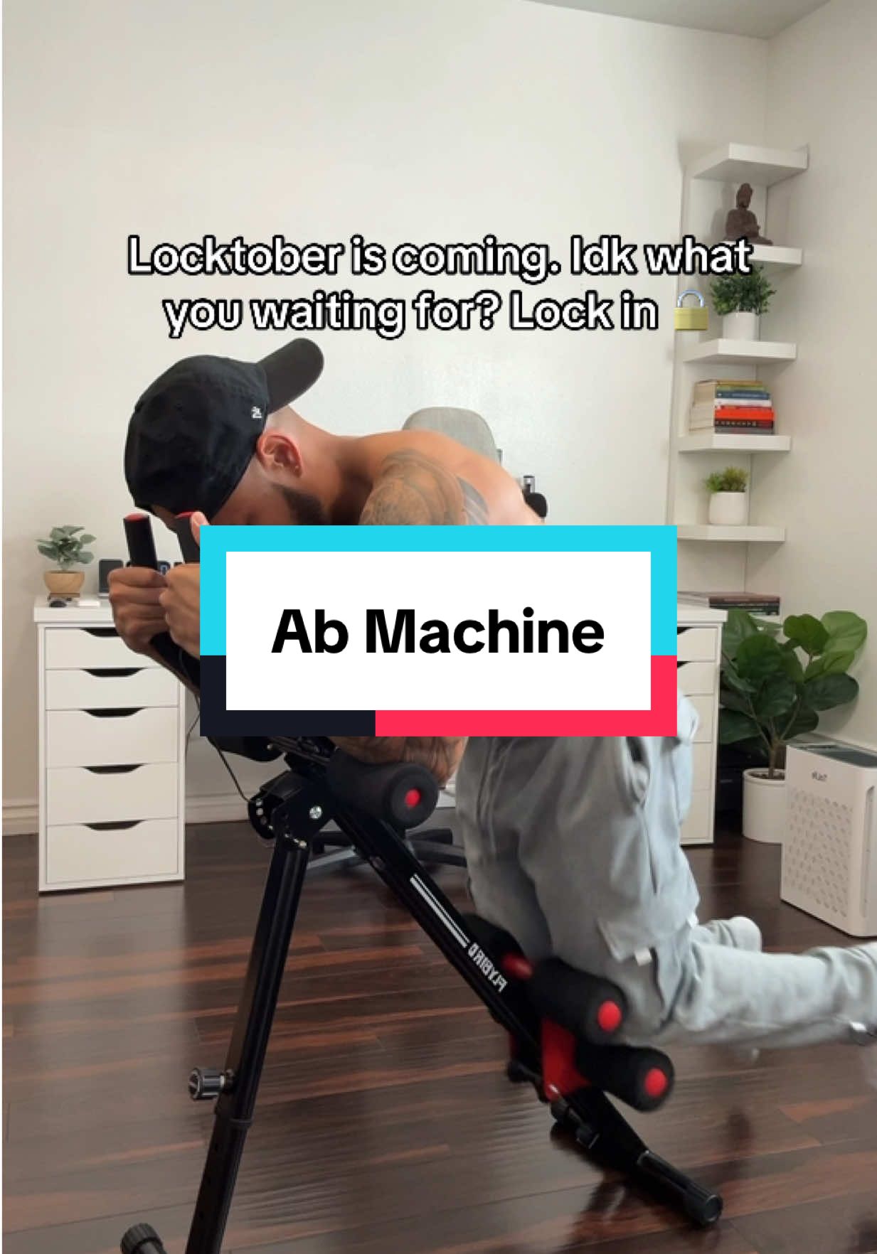Lock in 🔒 #abs #sixpackabs #abmachine #abworkout #GymTok 