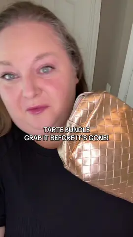 Chic bag, flawless face, juicy lips in this Tarte bundle! @tarte cosmetics @QVC, Inc  #tarte #tartebundle #makeupbundle #tiktokshopblackfriday #tiktokshopcybermonday 