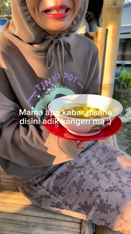 halo kak @nisaa, makasih ya udah bolehin kita peluk ibu, aku izin post, semoga bisa bantu jualan tongsengnya supaya ramai #tongsengpakdede #ibu #usaha #kangen #keluarga 