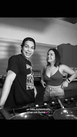 Yair y Barbie cocinando @Babi Martinez🦈 @Yair17  😩💕