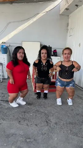 Hay viene la moto 😂 #humor #losminiboys #enanitos 