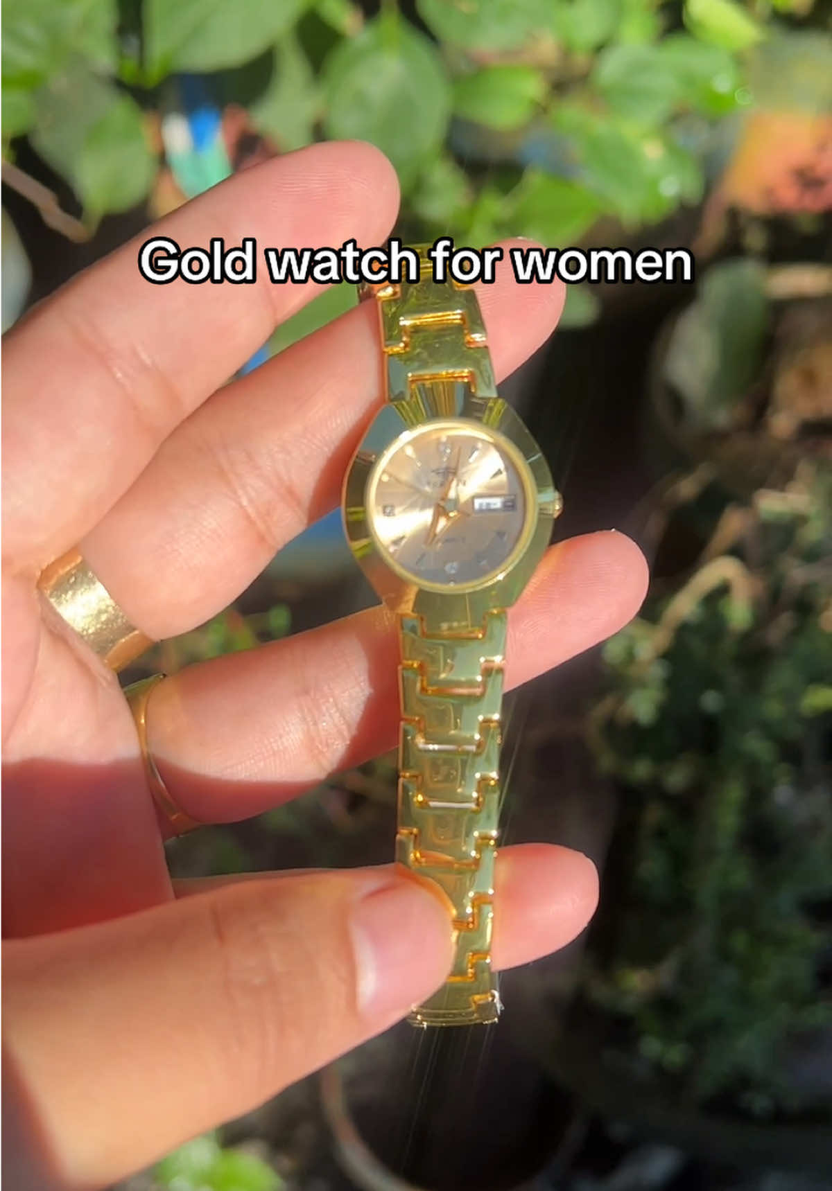 #goldwatch #miniwatchforwomen #womenswatch #ladieswatch 