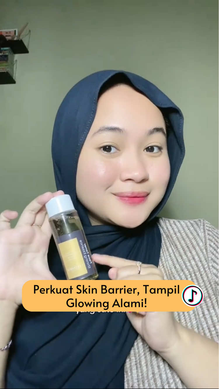 ✨  Perkuat Skin Barrier, Tampil Glowing Alami!✨ Cleoshine Face Toner Shinning Essence, rahasia kulit sehat, lembap, dan bercahaya. Toner ini membantu menjaga dan memperkuat skin barrier kulitmu agar tetap terlindungi dari iritasi, kering, dan kusam. Diperkaya dengan formula aktif yang menutrisi, Cleoshine bantu kulitmu tetap halus, kenyal, dan glowing setiap hari! 💧💖 #cleoshine #cleoshinebeauty #brighteningskincare #skincarelokal #fyp 