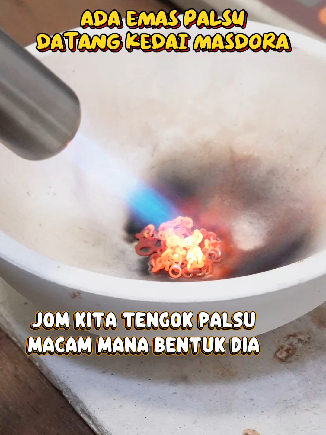Customer Ada emas palsu datang kedai emas masdora untuk jual? Jom kita tengok macam mana kita pastikan itu adalah emas palsu #masdoramalaysia #emasmurah #emas916 #emas #cincin916 #goldrings #masdora #gold #cincinhg #goldshop #tiktokpaylater #newproduct #education #fake #fakegold
